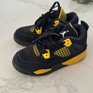 Jordan 4 thunder 12c back tab was chewed off by puppy